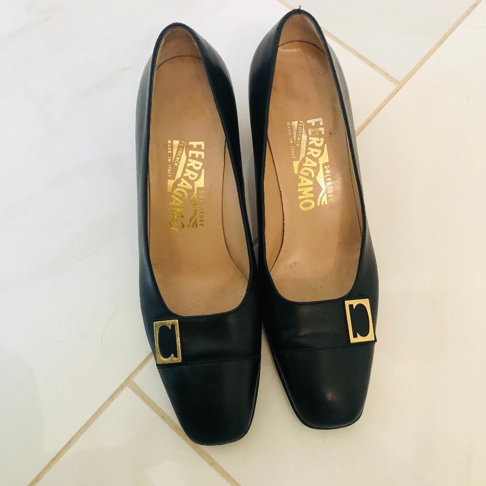 Ferragamo Black Leather Pumps Made in Italy, Size 7M. Fits more like a 6